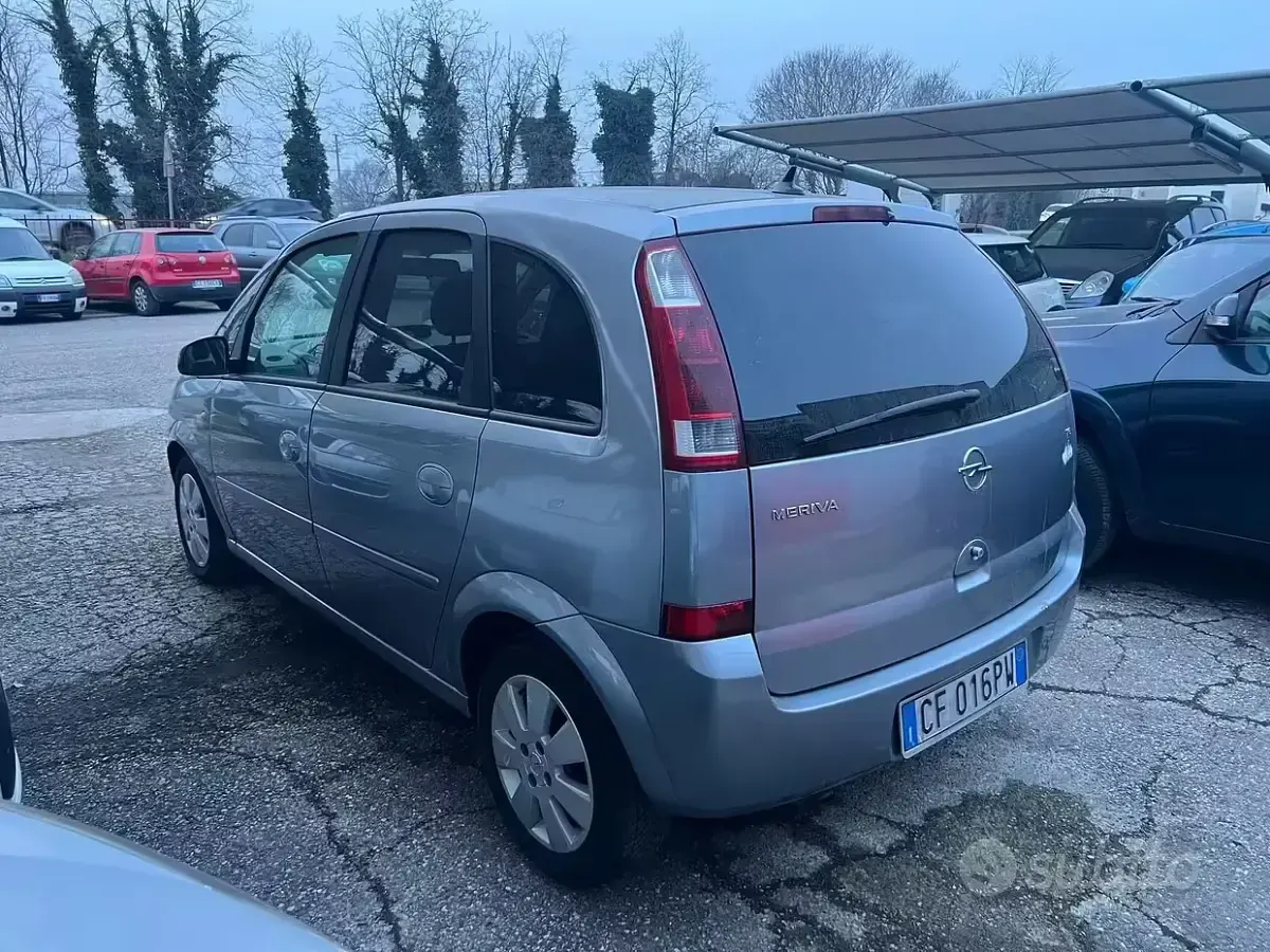 Usata Opel Meriva Cosmo 101 CV (74 kW) 2003 Grigio Monovolume