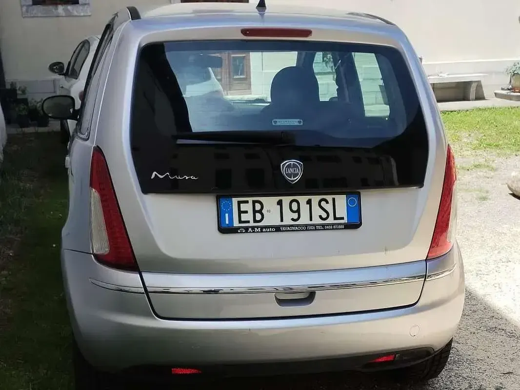 Usata Lancia Musa Silver 95 CV (69 kW) 2010 Argento Monovolume