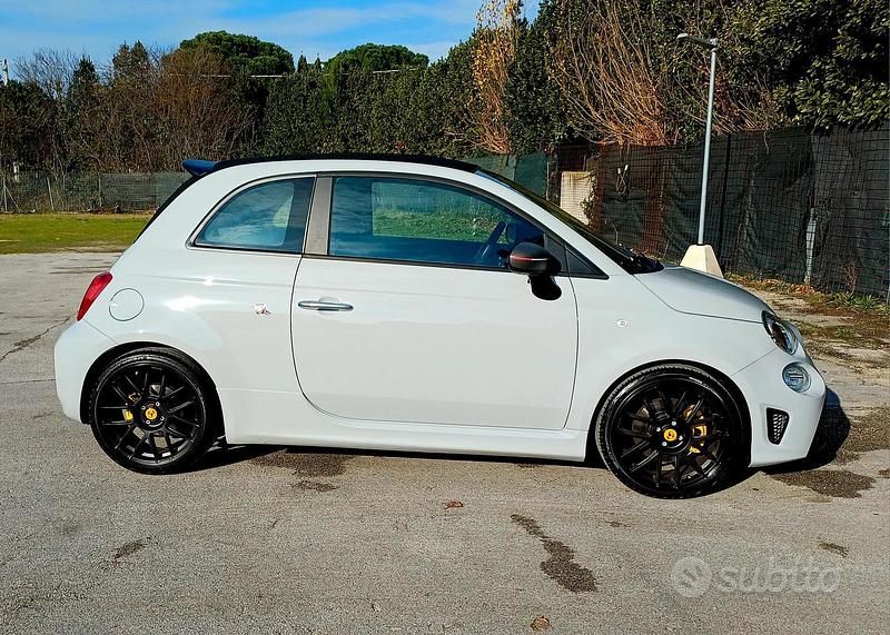 Usata Abarth 595C 165 CV (121 kW) 2022 Grigio Cabrio