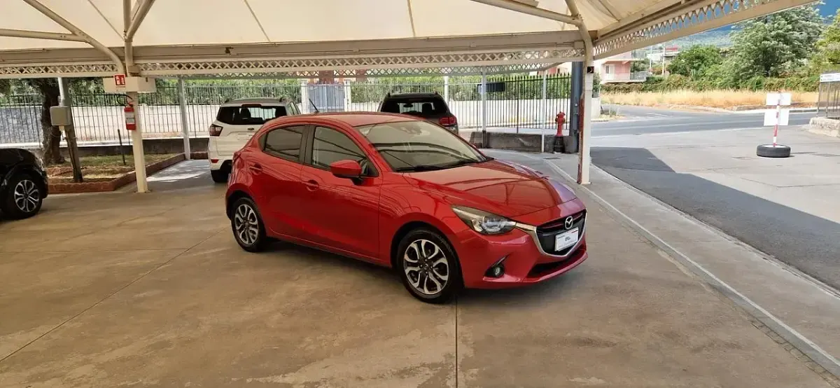 Usata Mazda 2 Exceed 105 CV (77 kW) 2016 Rosso Utilitaria