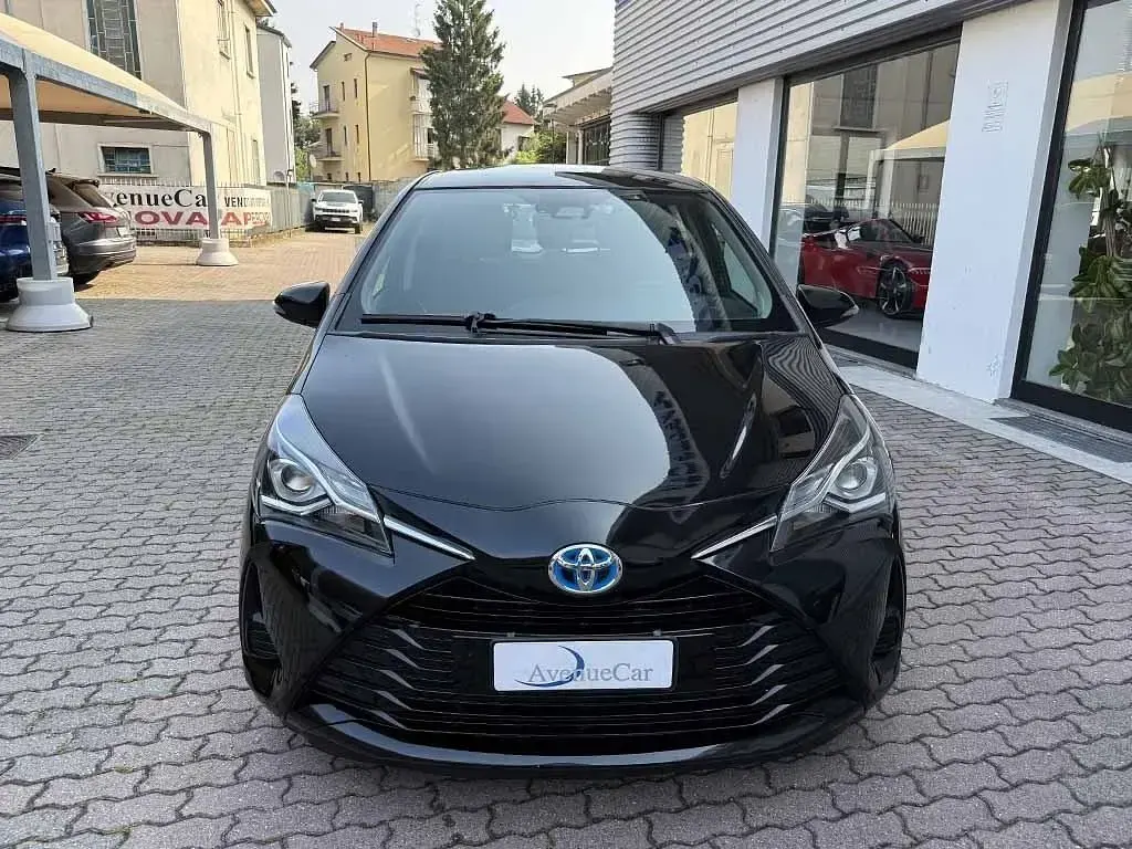 Usata Toyota Yaris Hybrid 73 CV (53 kW) 2019 Nero / metallizzato Utilitaria
