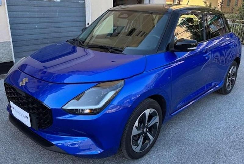 Usata Suzuki Swift 83 CV (61 kW) 2024 Blu oceania / tetto nero Utilitaria