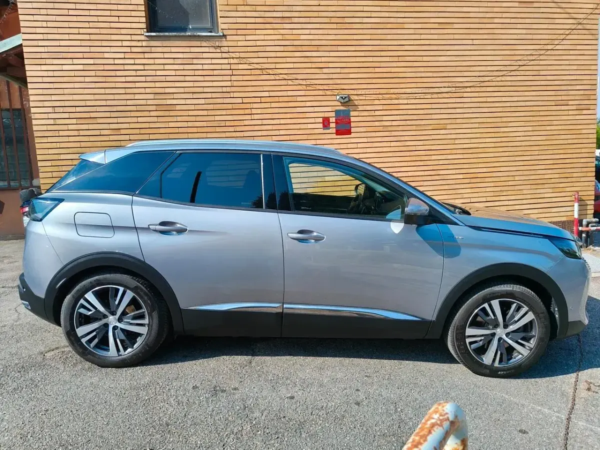 Usata Peugeot 3008 Allure 199 CV (146 kW) 2021 Argento SUV