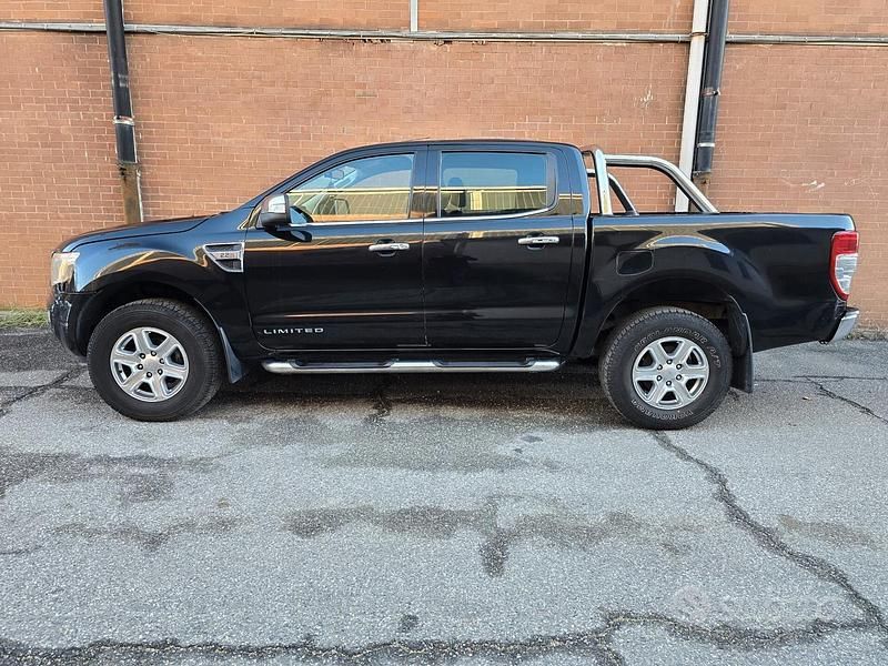 Nero Usata 2015 Ford Ranger Limited Pick-up | 10.950 € (Buon prezzo) - Immagine 1/4