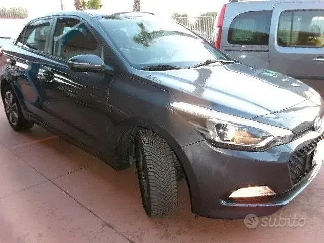 Usata Hyundai i20 Comfort 75 CV (55 kW) 2016 Grigio Berlina