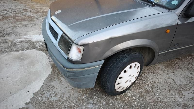 Usata Opel Corsa 54 CV (39 kW) 1993 Marrone Berlina