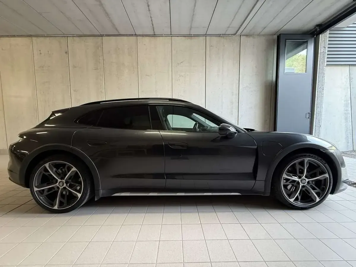 Usata Porsche Taycan Cross Turismo 350 kW (476 CV) 2021 Grigio Station wagon