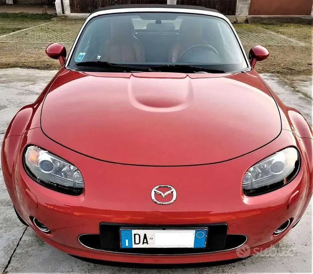 Usata Mazda MX5 160 CV (117 kW) 2006 Rosso Cabrio