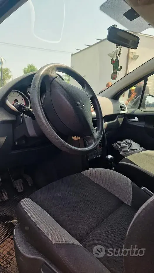 Usata Peugeot 207 68 CV (50 kW) 2009 Nero Berlina