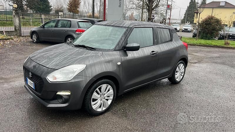 Usata Suzuki Swift Cool 90 CV (66 kW) 2018 Grigio Berlina