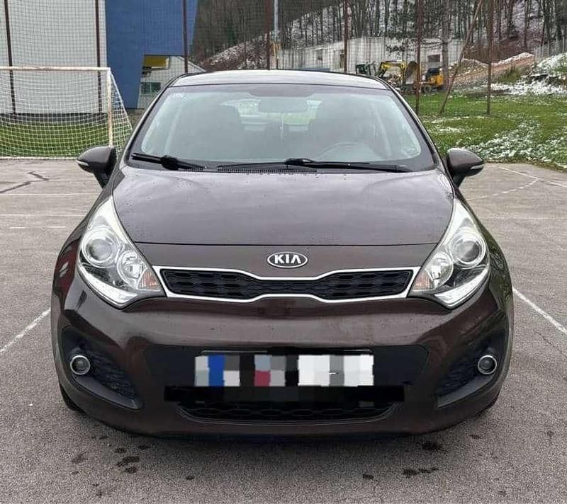 Usata 2014 Kia Rio Active Tre volumi | 5000 € (Molto cara) - Immagine 1/4