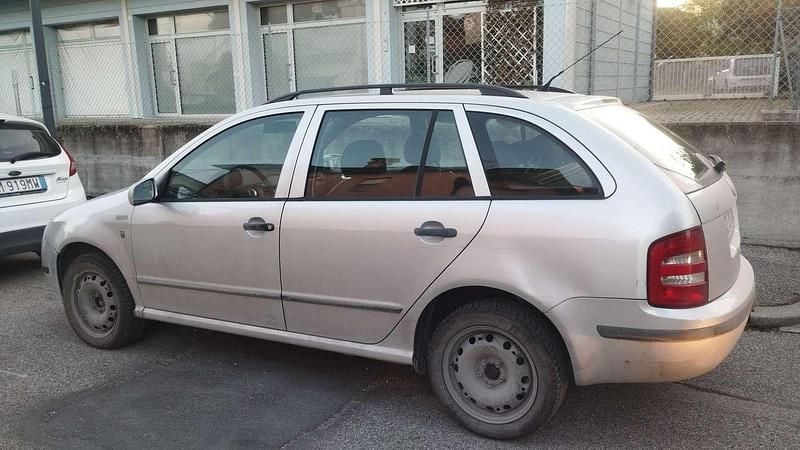 Usata Skoda Fabia 75 CV (55 kW) 2004 Grigio Station wagon