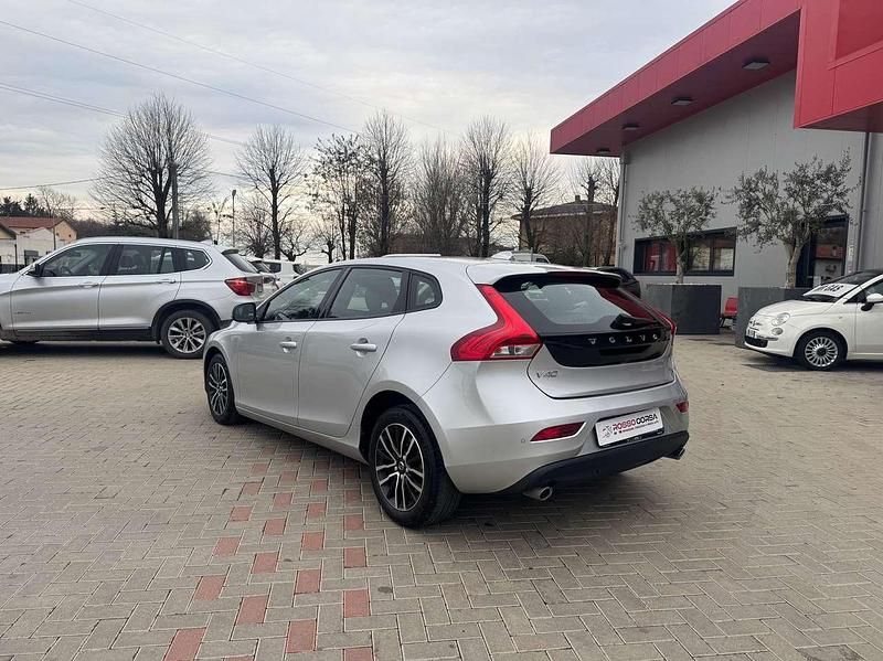 Usata Volvo V40 120 CV (88 kW) 2019 Grigio Berlina