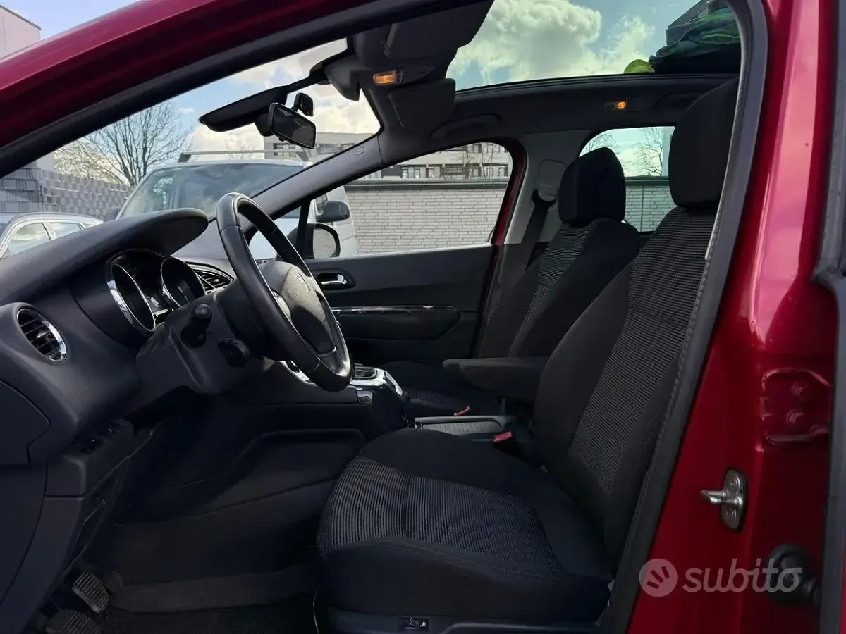 Usata Peugeot 5008 109 CV (80 kW) 2011 Rosso Monovolume