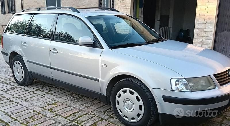 Usata VW Passat 125 CV (91 kW) 2000 Grigio Station wagon