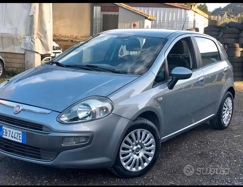 Grigio Usata 2010 Fiat Punto Evo Dynamic Due volumi | 1950 € (Super prezzo) - Immagine 1/4