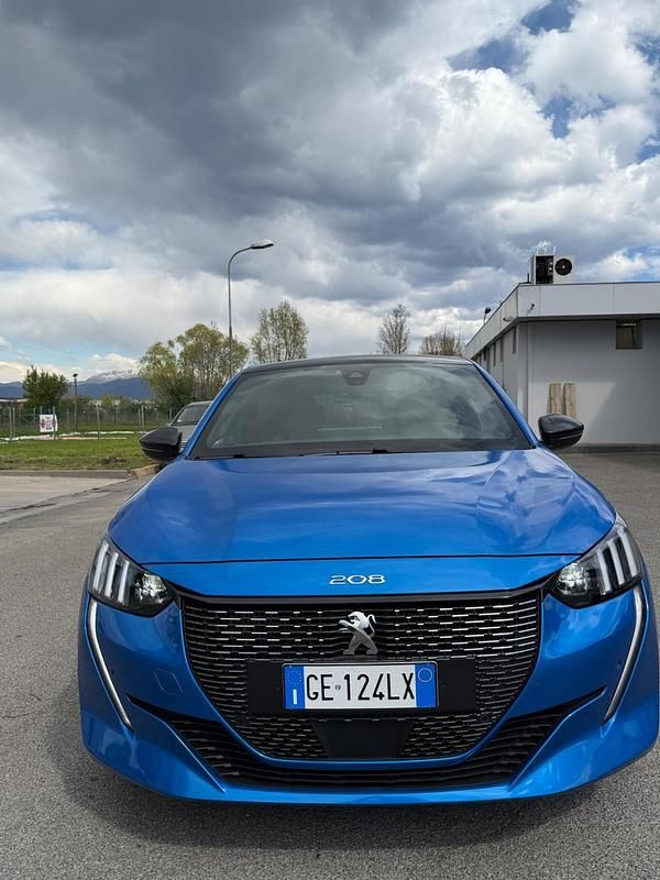 Usata Peugeot 208 GT 130 CV (95 kW) 2021 Blu Utilitaria
