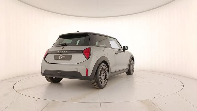 Usata Mini Cooper Classic 156 CV (114 kW) 2024 Grigio Utilitaria