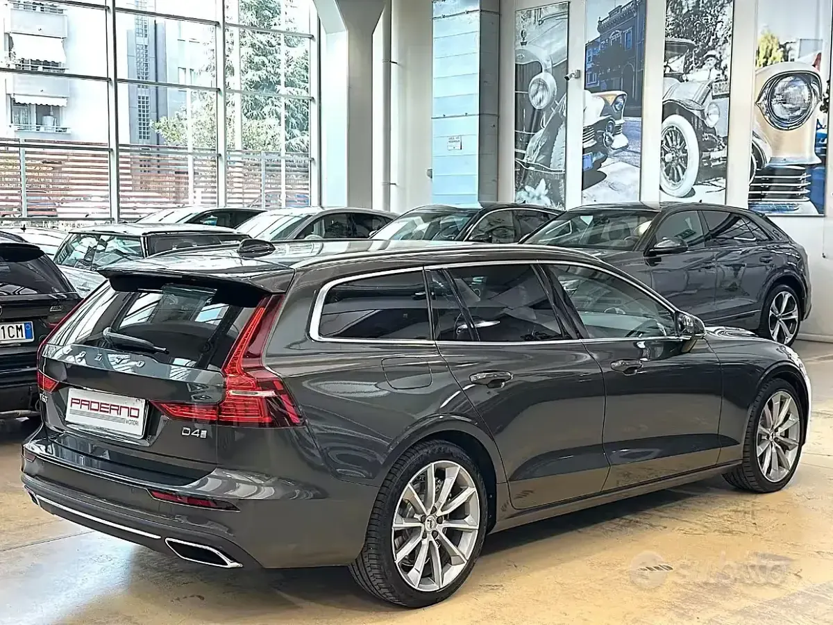 Usata Volvo V60 Inscription 190 CV (139 kW) 2019 Pine grey Station wagon