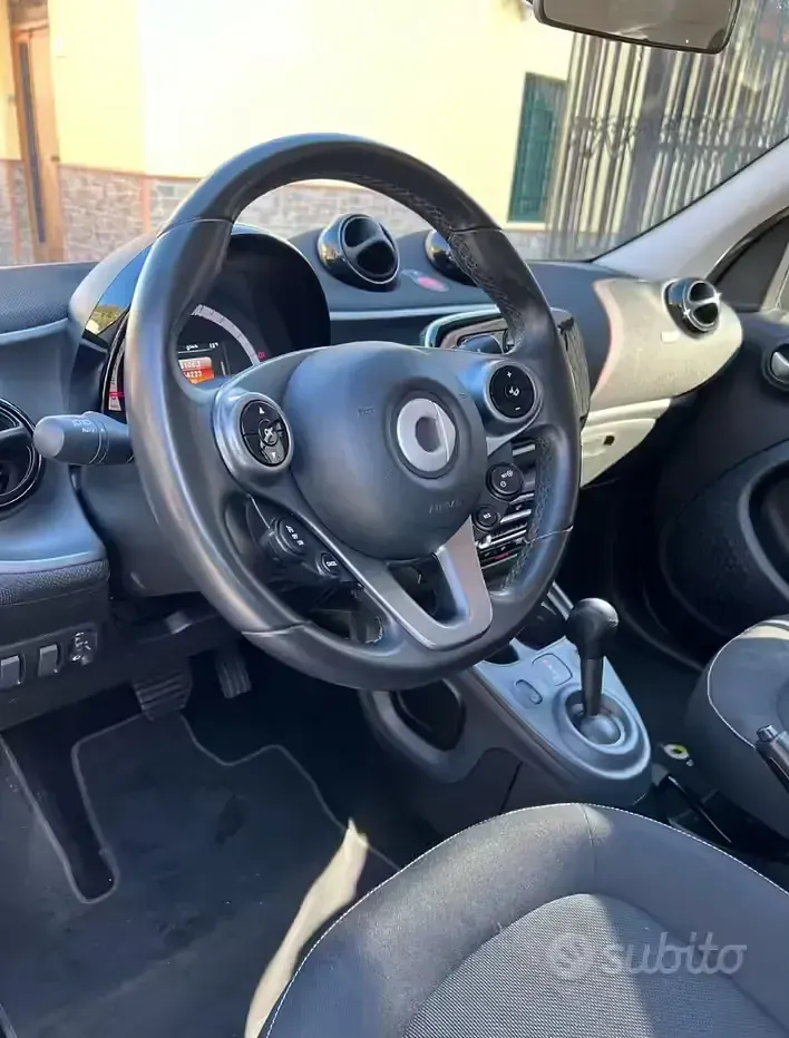 Usata Smart ForFour 90 CV (66 kW) 2017 Grigio Utilitaria