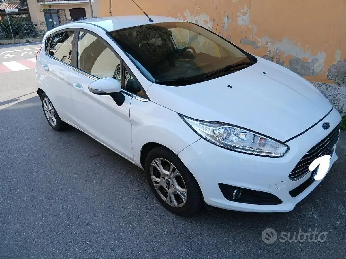 Usado Ford Fiesta Titanium 75 HP (55 kW) 2017 Branco Citadino