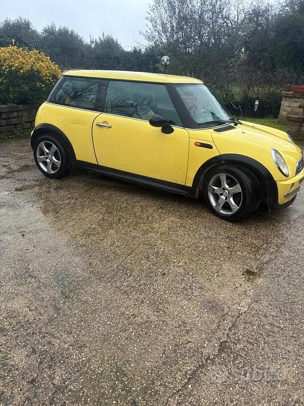 Usata Mini ONE 75 CV (55 kW) 2003 Giallo Utilitaria