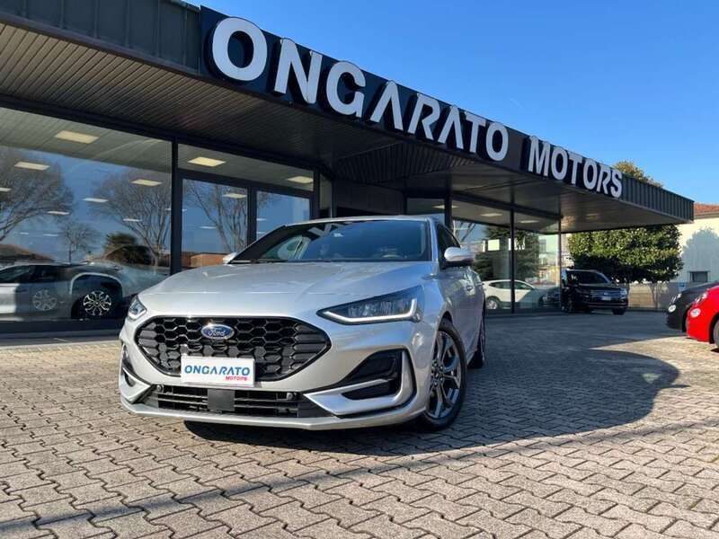 Argento Usata 2024 Ford Focus ST-Line Tre volumi | 18.300 € (Super prezzo) - Immagine 1/4