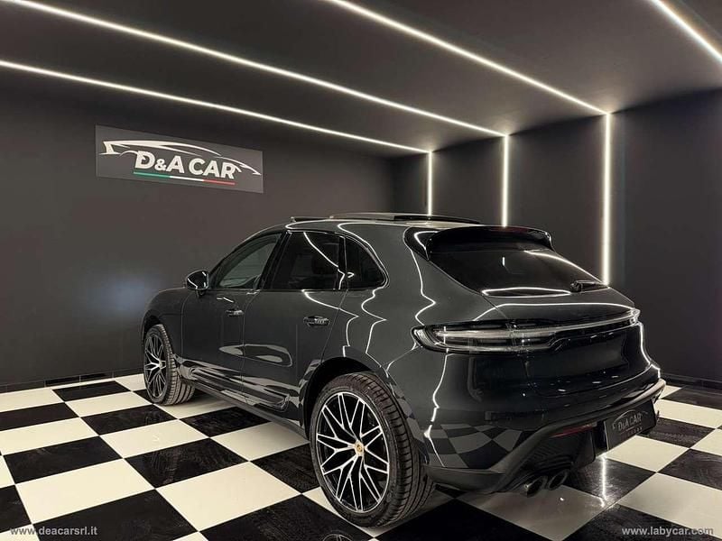 Usata Porsche Macan 265 CV (194 kW) 2023 Grigio vulcano SUV
