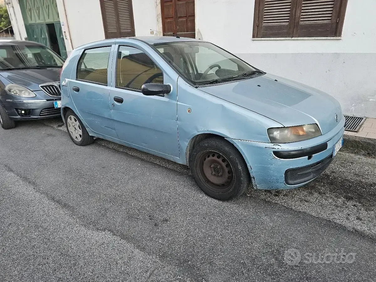 Usata Fiat Punto 80 CV (58 kW) 2001 Bluazzurro Utilitaria