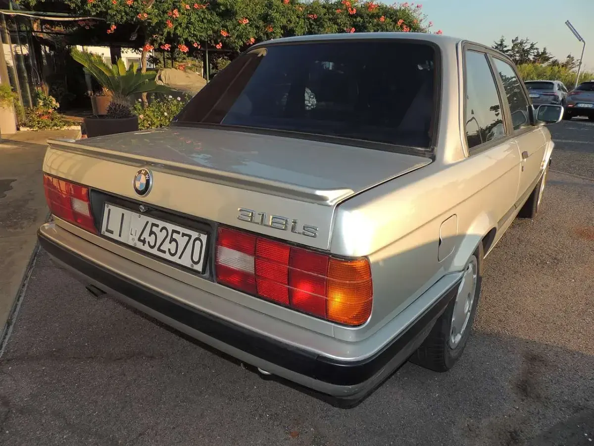 Usata BMW 318 136 CV (100 kW) 1990 Argento metallizzato Berlina
