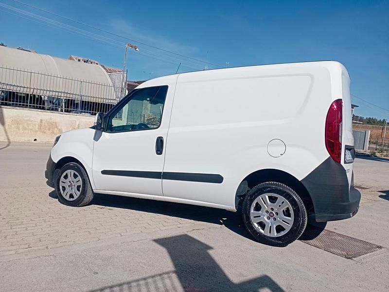 Usata Fiat Doblò 104 CV (76 kW) 2021 Bianco Monovolume