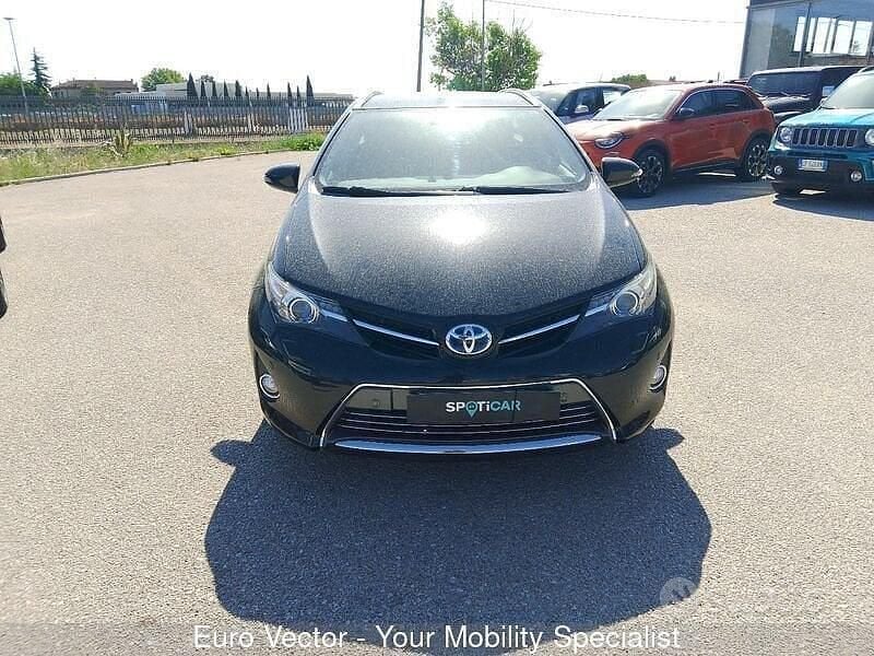 Usata Toyota Auris Touring Sports Lounge 136 CV (100 kW) 2015 Nero Station wagon
