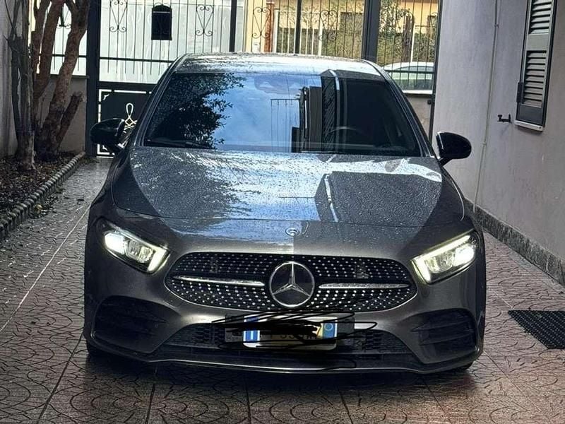 Usata Mercedes A180 Premium 116 CV (85 kW) 2019 Grigio Berlina