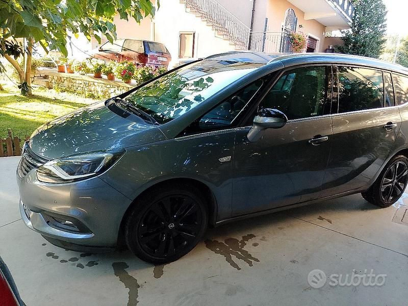 Usata Opel Zafira 170 CV (125 kW) 2018 Grigio Monovolume