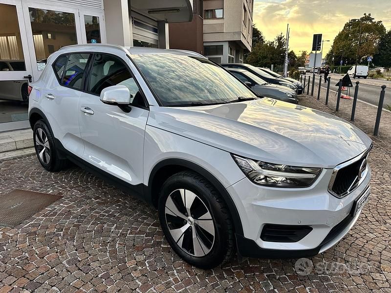 Usata Volvo XC40 Momentum 163 CV (119 kW) 2021 Bianco SUV