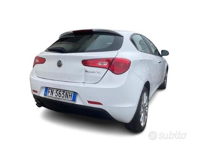 Usata Alfa Romeo Giulietta Super 120 CV (88 kW) 2018 Bianco Utilitaria