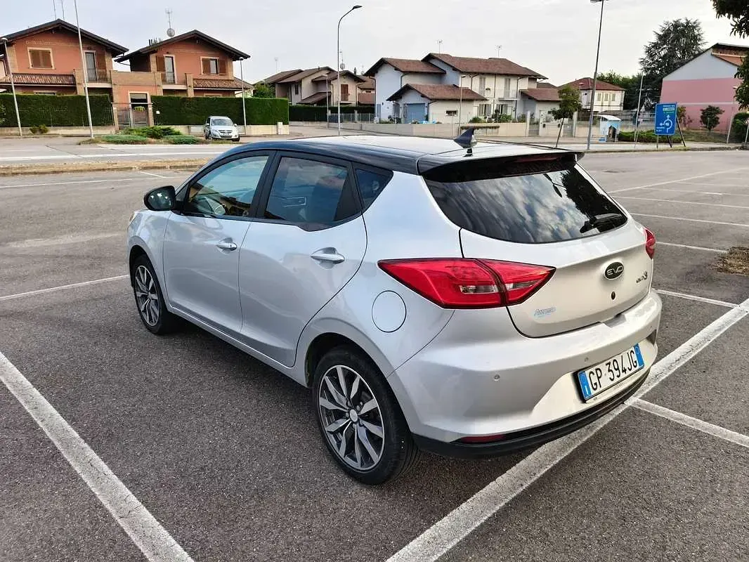 Usata EVO Evo 3 107 CV (78 kW) 2023 Argento SUV