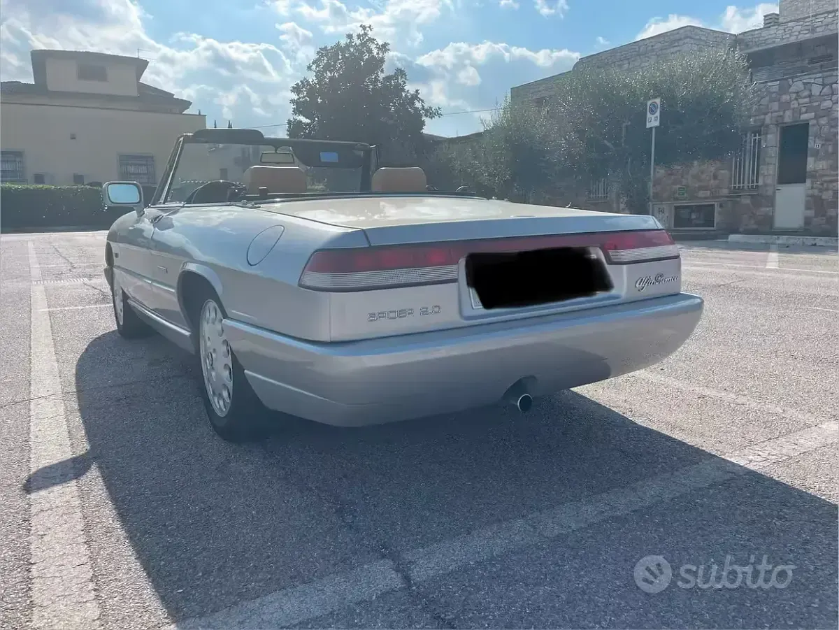Usata Alfa Romeo Spider 117 CV (86 kW) 1992 Grigio Cabrio