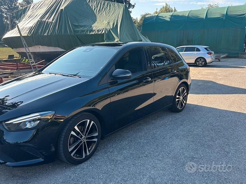 Usata Mercedes B180 136 CV (100 kW) 2022 Nero Utilitaria