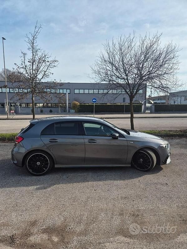 Usata Mercedes A200 AMG line 2019 Grigio Berlina