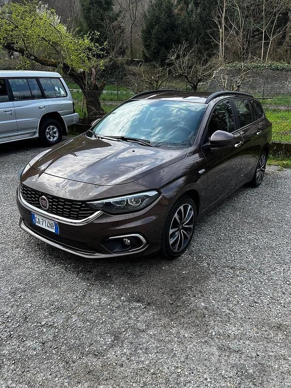 Usata Fiat Tipo Lounge 130 CV (95 kW) 2020 Marrone Station wagon