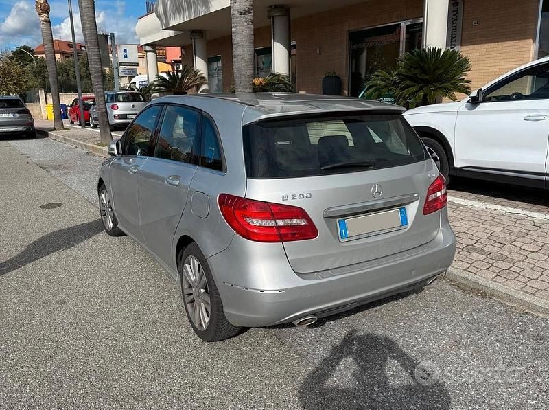 Usata Mercedes B200 Premium 156 CV (114 kW) 2014 Grigio Monovolume