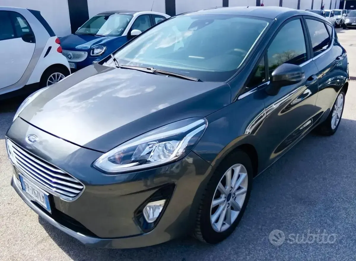 Usata Ford Fiesta Titanium 85 CV (62 kW) 2018 Grigio Utilitaria