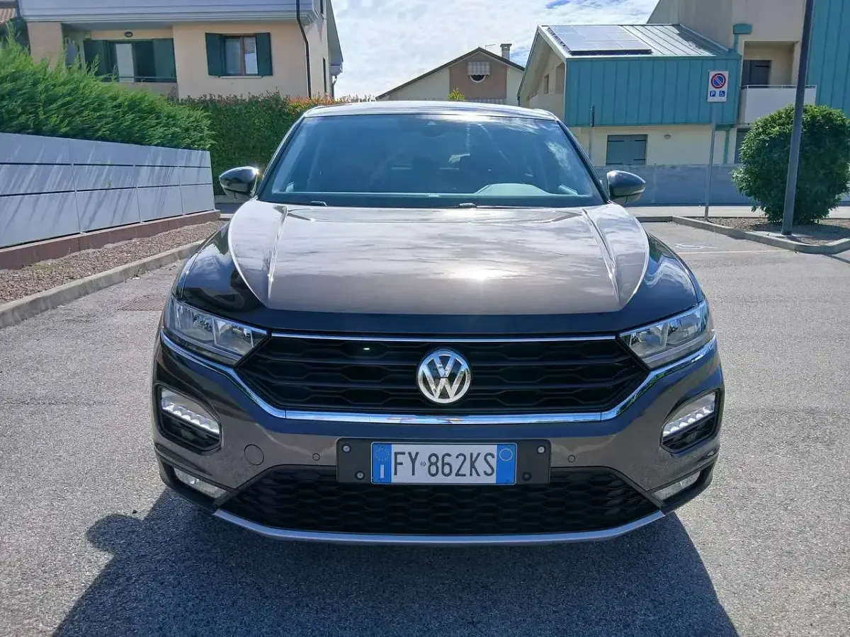 Usata VW T-Roc Style 116 CV (85 kW) 2019 Tetto nero SUV