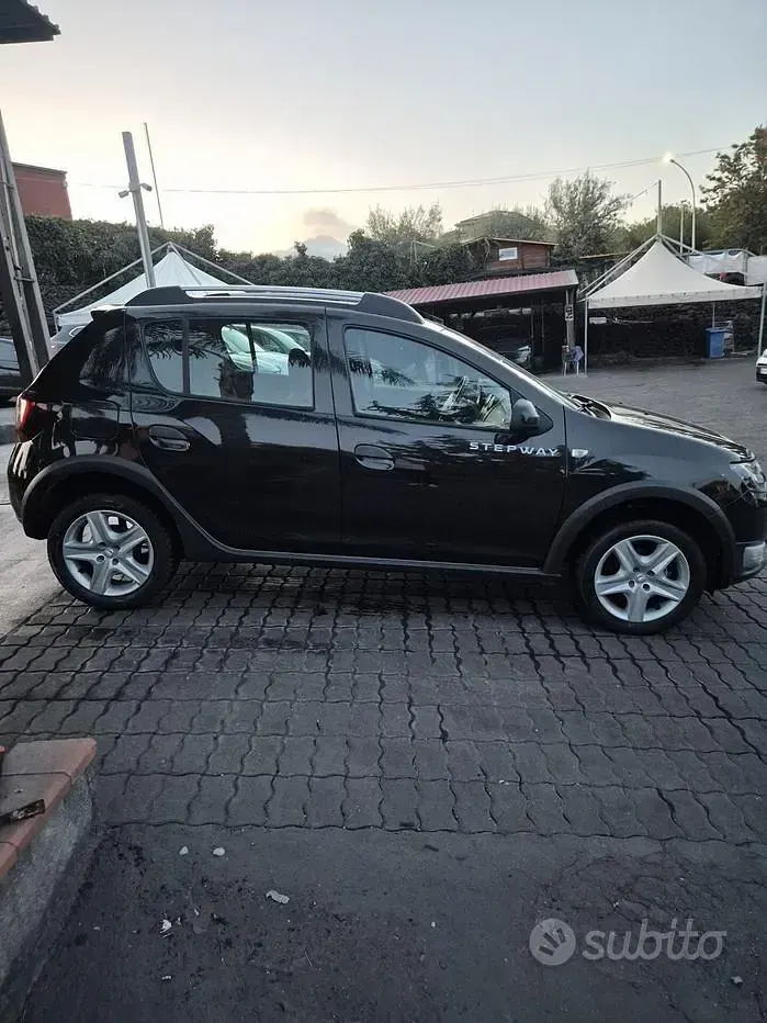 Usata Dacia Sandero Stepway 90 CV (66 kW) 2016 Nero Berlina