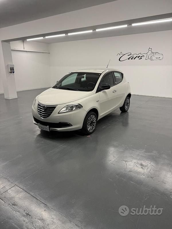 Usata Lancia Ypsilon Gold 85 CV (62 kW) 2013 Bianco Utilitaria