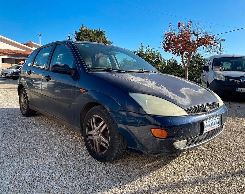 Begagnad Ford Focus 90 HK (66 kW) 2000 Blå Kombi