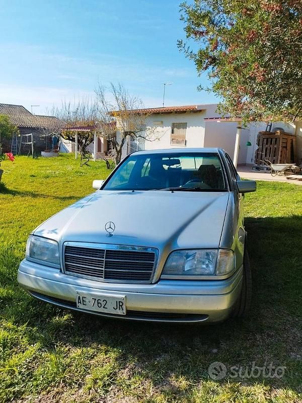 Grigio Usata 1995 Mercedes C200 Tre volumi | 4000 € - Immagine 1/4