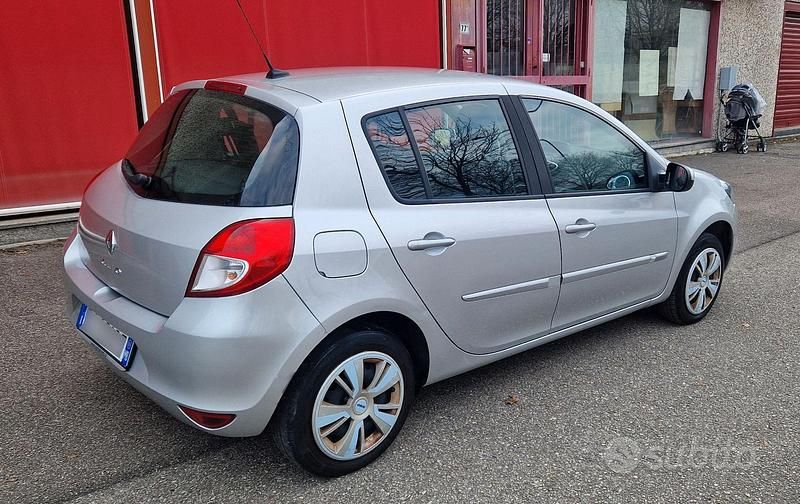 Usata Renault Clio II 75 CV (55 kW) 2011 Grigio Utilitaria