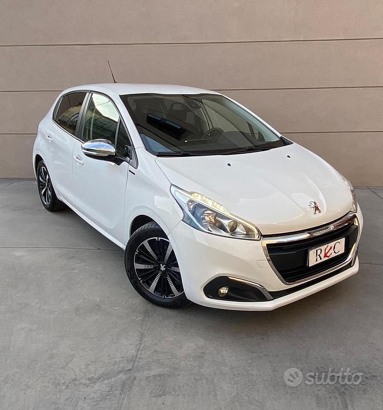 Usata Peugeot 208 Signature Sky 83 CV (61 kW) 2019 Bianco Utilitaria
